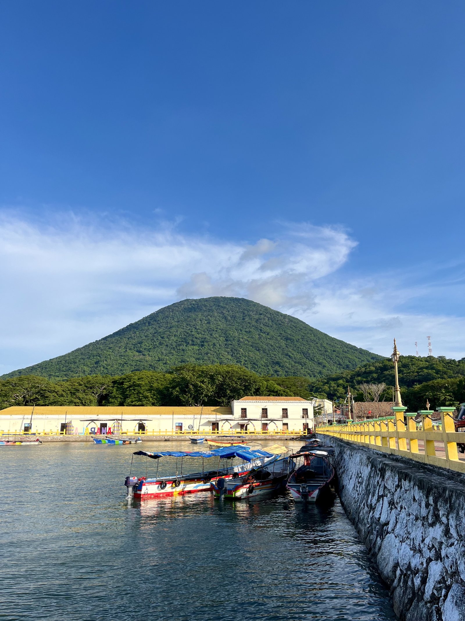 Chegada e aterraxe en San Lorenzo: entre o voluntariado técnico e as reflexions culturais e sociais